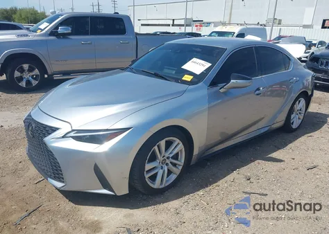 2021 Lexus Is 300 z USA, uszkodzony, nr VIN JTHAA1D27M5110795